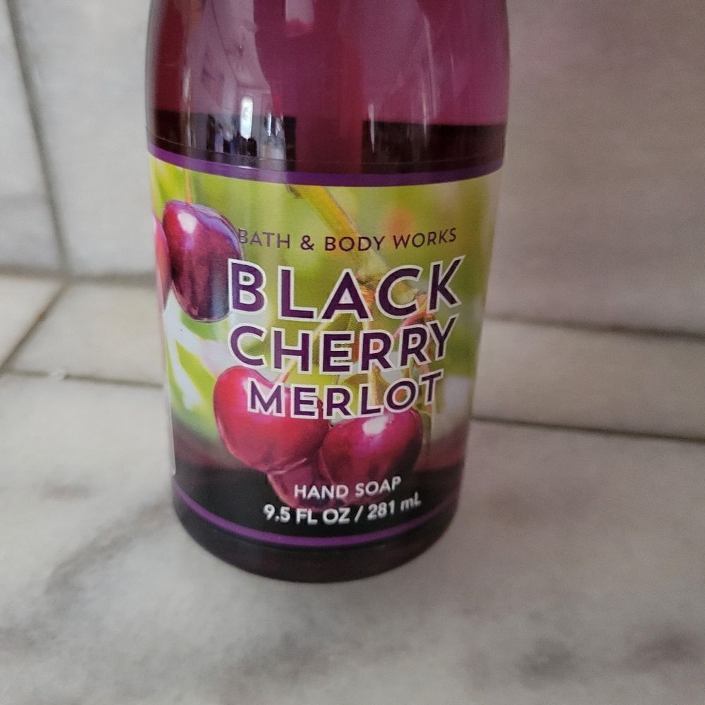 Bath & Body Works Vintage Black Cherry Merlot Gentle Hand Soap 9.5 fl oz RARE - Picture 4 of 7